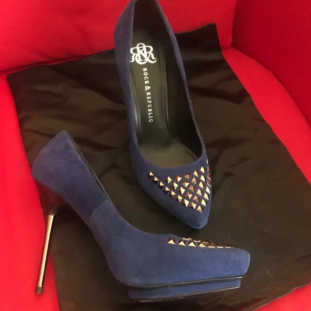 Rock & Republic blue suede studded heels
